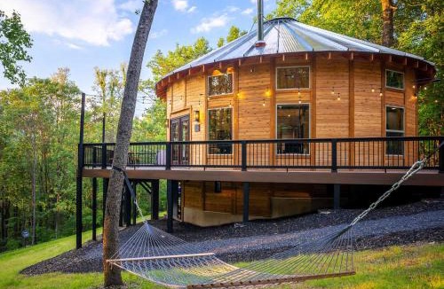 Stanley Villa | Shenandoah Yurt: Hot Tub~Wood Stove~WiFi~EVcharger