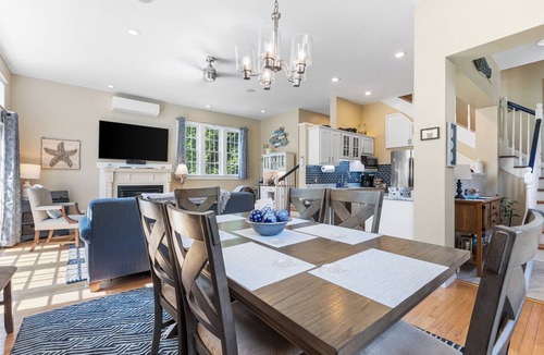 Wells House | "Shore To Please" Wells, Maine. All the comforts of home. 3 bed, 3 bath, ac +