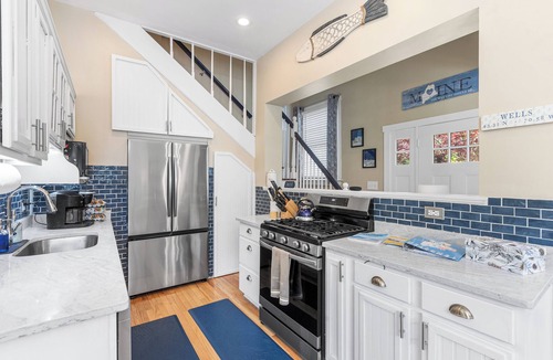 Wells House | "Shore To Please" Wells, Maine. All the comforts of home. 3 bed, 3 bath, ac +