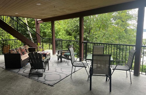 West Porpoise Bay House | Shoreside Private room