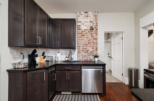 Italian Village Apartment | Short North Hideaway - Walkable & Pets Welcome
