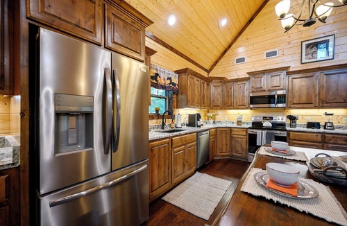 Pickens Cabin | Silverado | UTV Trail Access Hot Tub Pool Table 3 King Suites
