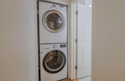 Fenway–Kenmore Apartment | Simple 2 Bed 2 bath Close to Fenway