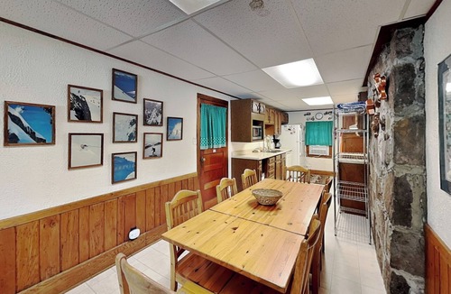McHenry House | Simpson's Sanctuary | Pet Friendly, Lakefront!