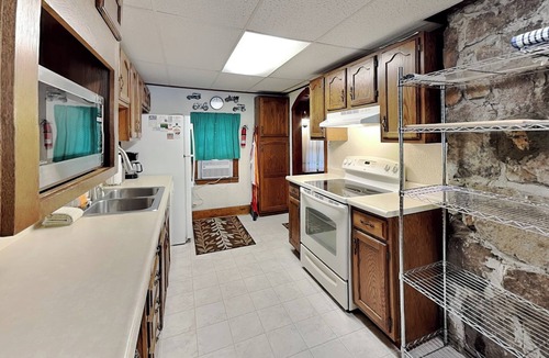 McHenry House | Simpson's Sanctuary | Pet Friendly, Lakefront!