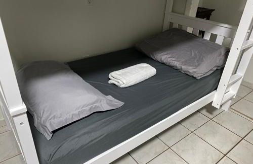 Hialeah Hostel | Single Size BOTTOM Bunk Bed - Mixed Shared ROOM