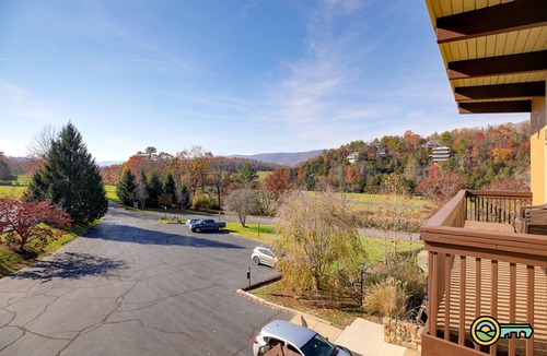 Mount Jackson Condo | Ski/MTB/Golf Condo (#134) - Slope side | Mountain, Golf Course views | Vaulted ceilings!