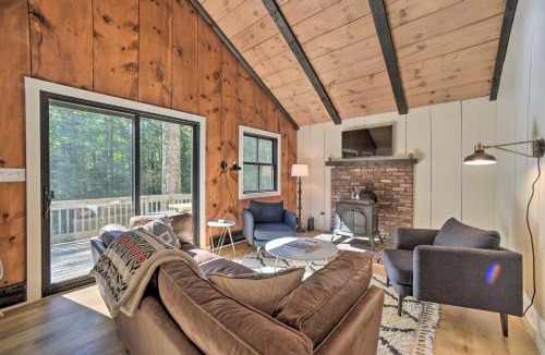 Wilmington House | Sleek Cabin w/Deck, 8 Miles to Mount Snow & Hikes