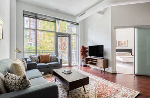McLean Apartment | Sleek Tysons Corner 2BR w/Gym & W/D, near Restaurants, by Blueground