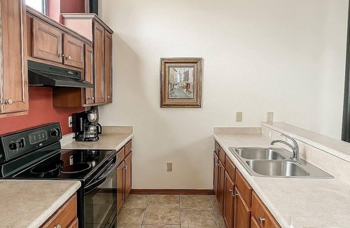 Downtown Springfield Apartment | Sleepover | Pristine 2BD/1BA Condo - Downtown SGF
