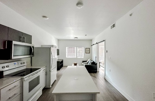 West Central Apartment | Sleepover: Spacious 1BD/1BA - Downtown Springfield