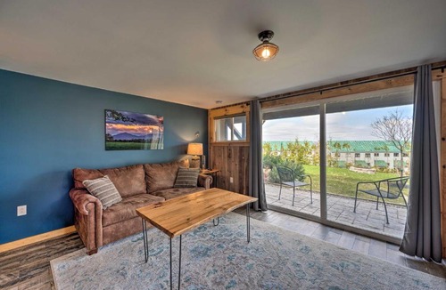East Burke House | Slopeside Burke Mountain Condo w/Fireplace!