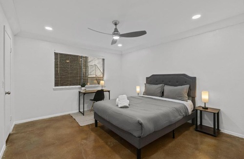 Bouldin Apartment | SOCO Downtown View I Free Pkg