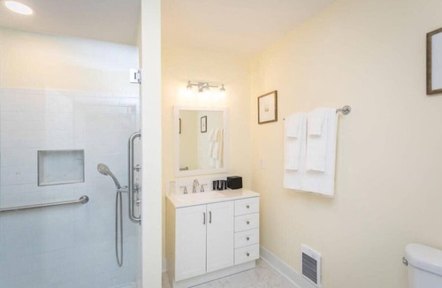 Luray House | Sojourn at The Legacy Inn- The Cash & Carter Suite