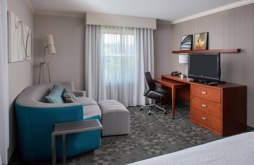 South Lowell Hotel | Sonesta Select Boston Lowell Chelmsford