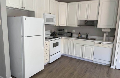 Ocean View Condo | South Hampton townhome with shared pool & tennis courts