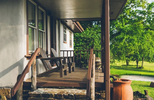 Fayetteville House | South Woods Guesthouse - Quiet Sauna Escape