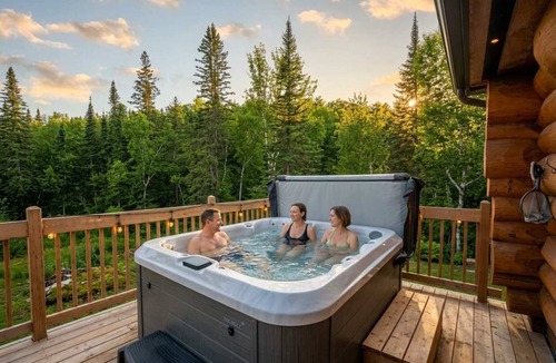 St-Adolphe-d'Howard Ski Chalet | Spa & Pool table | Le Massif
