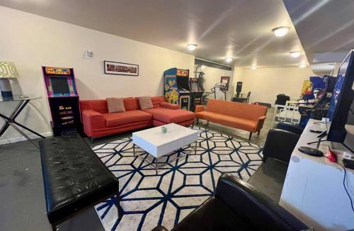 Severn Apartment | Space To Chill & Work in the Center of Everything