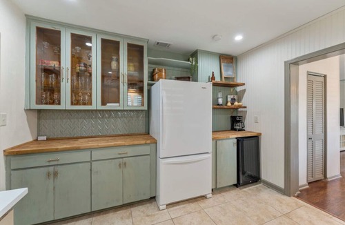 Mount Dora House | Spacious 1 block to Downtown Mt. Dora "The Brick Haven" with Garage Gameroom!