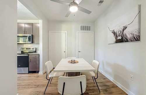 Deerwood Condo | Spacious 1-BR, 2-King Beds, Near Mayo, Pool, Gym, Fast Wifi Workspace, Beach