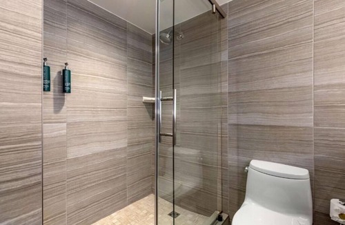 West End Hotel | Spacious 1BR King Stay| Free Breakfast, Kitchenette & Indoor Pool Access