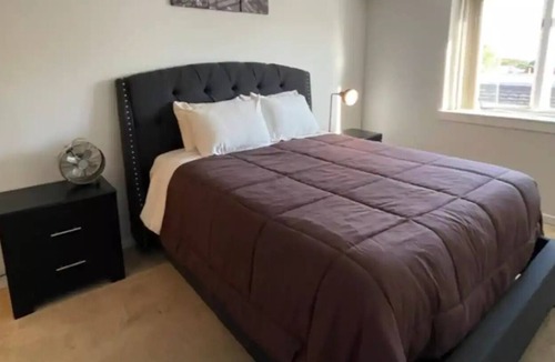 Trinity Vicinity Condo | Spacious 2 Bed 2 Full Bath Condo w/WIFI & Parking Sleeps 5