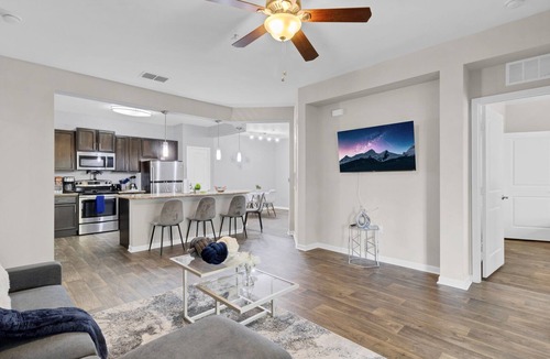 Ocoee Apartment | Spacious 2BDR Oasis w Resort Style Pool