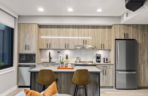 Navy Yard Apartment | Spacious 3BR Haven w/Kitchen & Rooftop | Steps from Top Museums & Hotspots