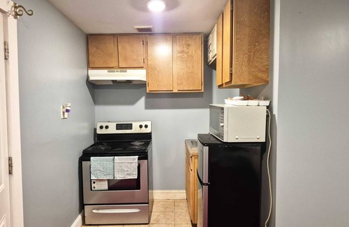 Lochearn House | Spacious 4 -Bedroom Home with 3 Baths Sleeps 8- 4 Full Beds