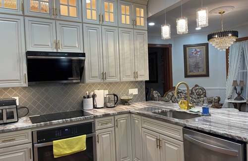 Edgewood House | Spacious 4BR Victorian DC Retreat w/Yard & Parking – Walk to Metro/CUA/Basilica