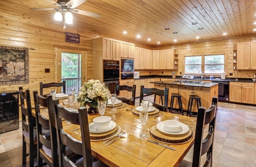 Maurertown House | Spacious 5,200-Sq-Ft Cabin in Shenandoah Valley