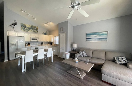 Silver Creek House | Spacious 5-Bedroom Holiday Home with Pool, Spa, Cinema Room & More – Your Dream Vacation Awaits!