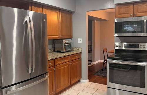 Parkville House | Spacious 5-bedroom house in charming Parkville with Hot tub 24/7