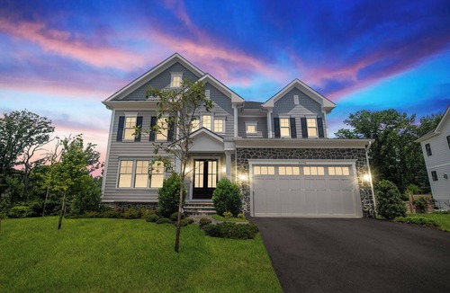 Herndon House | Spacious 5-bedroom home, Family Friendly in delightful Oak Hill