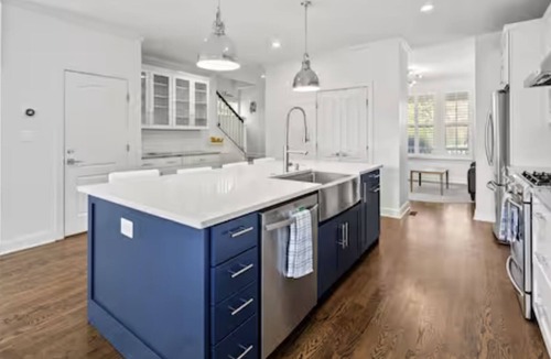 College Park House | Spacious 5-bedroom home in Hyattsville, Maryland