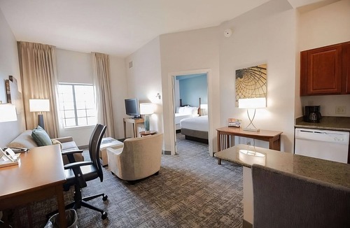 Highlands - Perkins Hotel | Spacious Accommodation w/Full Kitchen Near Louisiana State University Campus!
