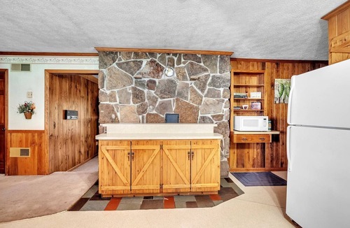 Cabins Cabin | Spacious Adventure Lodge with Firepit Near Timberline Mountain, West Virginia