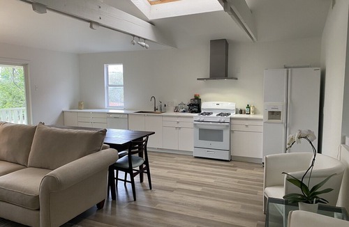 Clarksville Apartment | Spacious and bright downtown