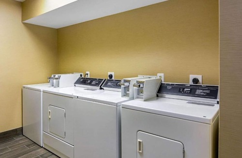 Woodstock House | Spacious and comfortable lodging near Luray Caverns in Woodstock