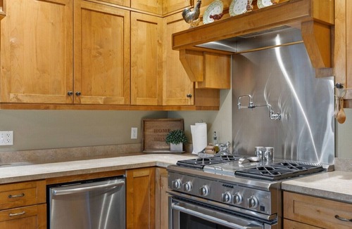 Bigfork House | Spacious Bigfork Home w/Theater, Hot Tub & Games