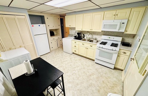 Glen Burnie House | Spacious, Charming 4-bedroom House in Glen Burnie