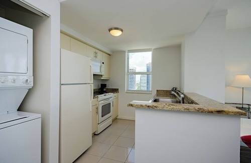 Coconut Grove Hotel | Spacious Condo's at Coconut Grove Hotel with Wrap-around Balcony