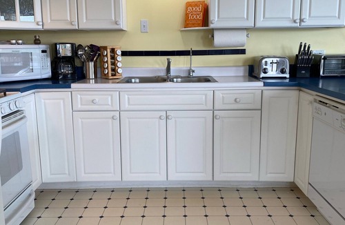 Port Clyde House | Spacious cottage in Port Clyde village with harbor views.