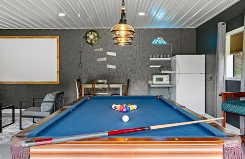 Rileyville House | Spacious & Fun Family Oasis ~ Games ~ Hot Tub ~ View