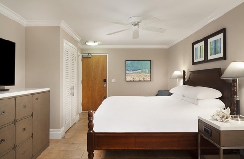 Historic Seaport Hotel | Spacious Lanai Suite! Pool, Marina Access, Walk to Dining Spots & Museums