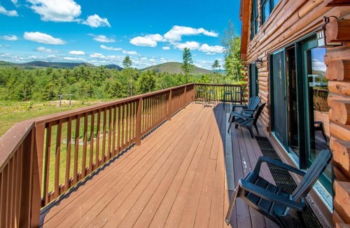 Brownfield House | Spacious Log Home Overlooking 40 White Mnt Peaks: Host Weddings