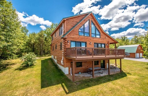 Brownfield House | Spacious Log Home Overlooking 40 White Mnt Peaks: Host Weddings