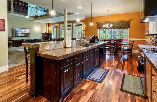 McCall Cabin | Spacious McCall Cabin | Hot Tub + Cozy Fireplaces