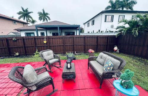 Tamiami House | Spacious Miami Home for Groups w Patio,BBQ,Fire Pit